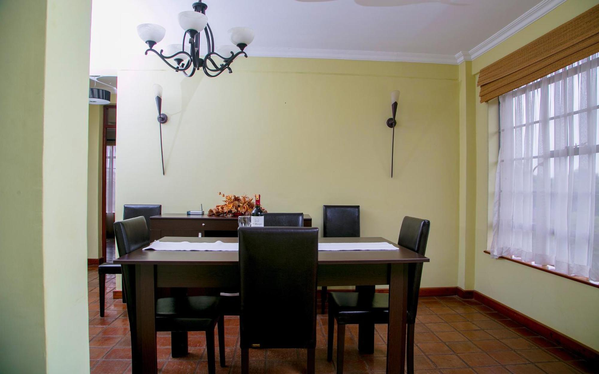 Batians Apartment Hotel Nairobi Room photo